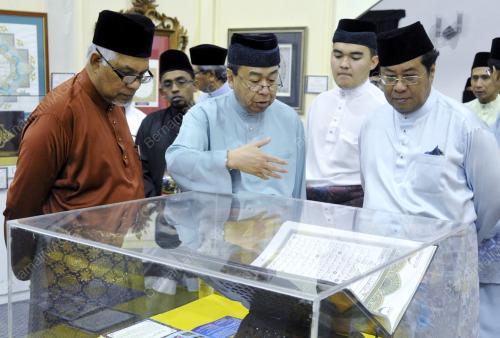 SULTAN SHARAFUDDIN IDRIS SHAH