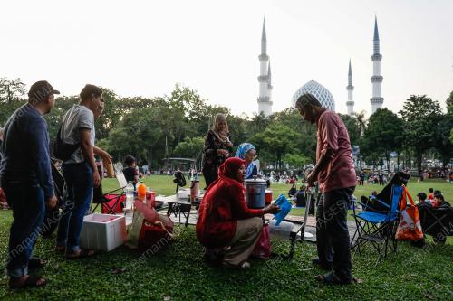 BERBUKA PUASA DI DATARAN KEMERDEKAAN