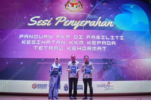 DATUK SERI DR DZULKEFLY AHMAD