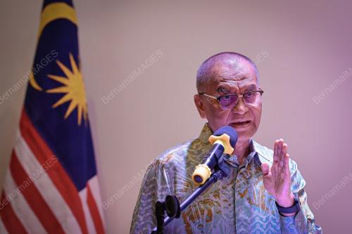 DATUK SERI DR DZULKEFLY AHMAD