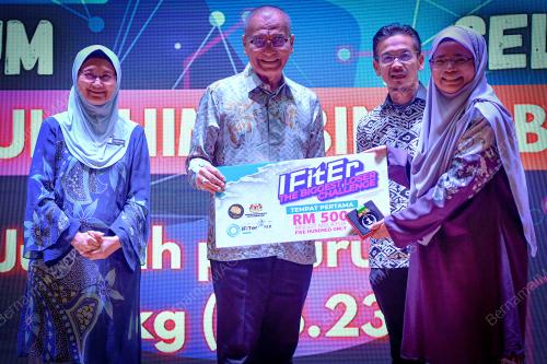 DATUK SERI DR DZULKEFLY AHMAD
