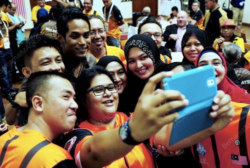 SGP01_09062015_MAKAN_MALAM