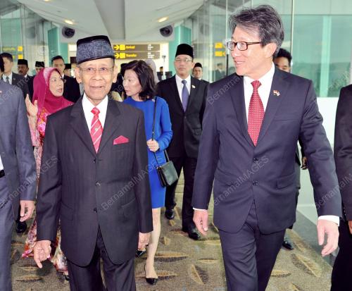 SGP01_21052014_AGONG