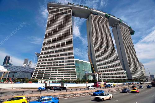 MARINA BAY