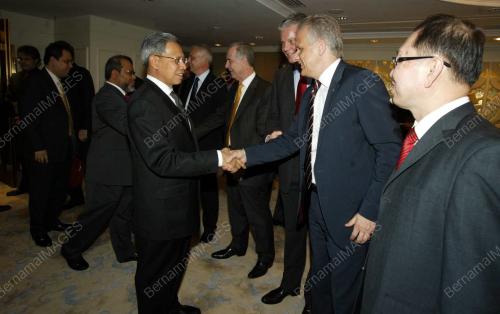 DATUK SERI MUSTAPA MOHAMED