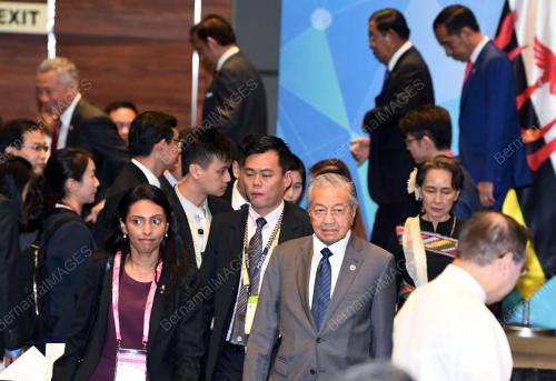 SGP02_15112018_ASEAN_INDIA_SUMMIT
