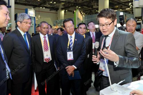 SGP02_18062013_MENTERI_ICT