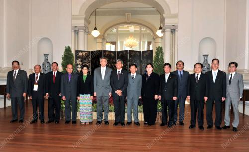 SGP02_25052012_RAIS_LEE_HSIEN_LOONG