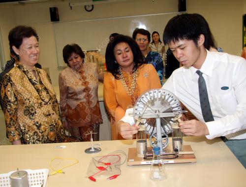 DATIN SERI ROSMAH MANSOR