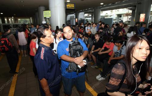 SGP05_02052013_GHANI_SINGAPURA