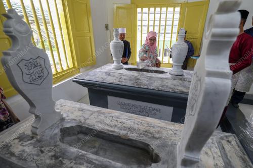 TUNKU HAJAH AZIZAH AMINAH MAIMUNAH ISKANDARIAH