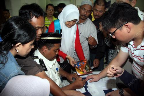 PENUMPANG KERETAPI