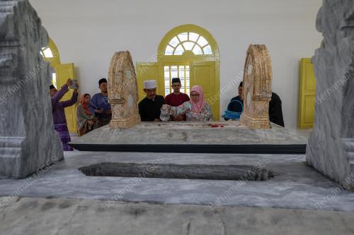 TUNKU HAJAH AZIZAH AMINAH MAIMUNAH ISKANDARIAH