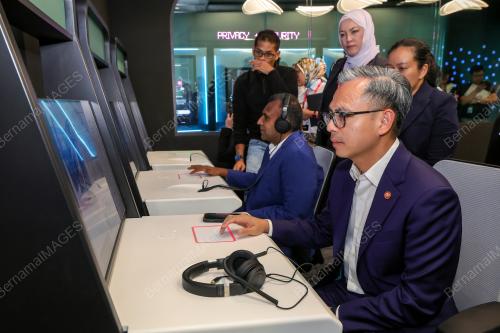 FAHMI FADZIL 