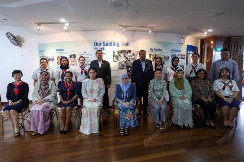 TUNKU HAJAH AZIZAH AMINAH MAIMUNAH ISKANDARIAH