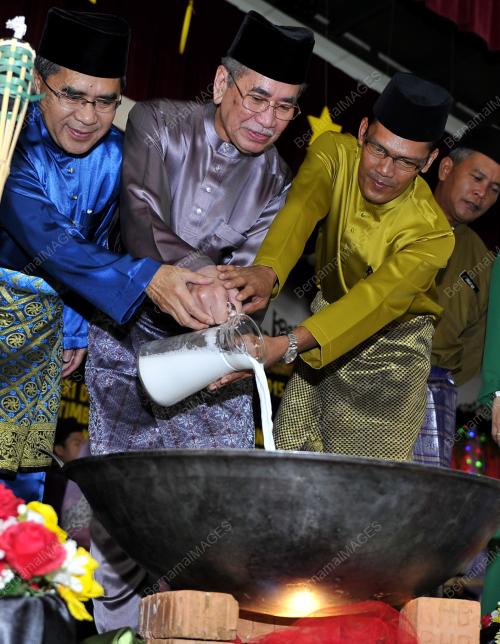 DATUK SERI DR WAN JUNAIDI TUANKU JAAFAR