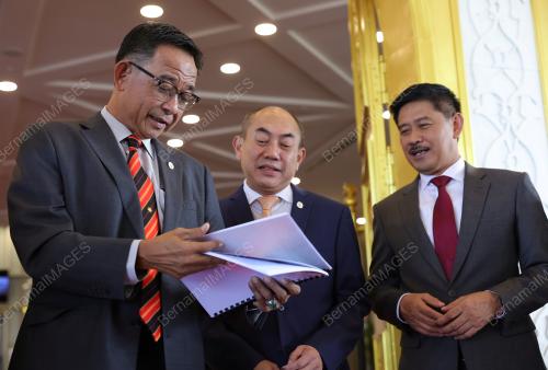 PERSIDANGAN DEWAN UNDANGAN NEGERI SARAWAK