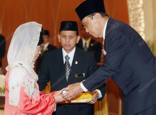 ANGKAT SUMPAH PERLANTIKAN