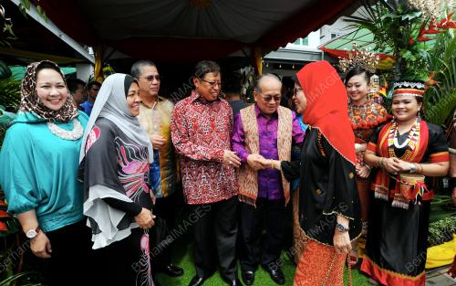 SK01_01062016_PERAYAAN_GAWAI