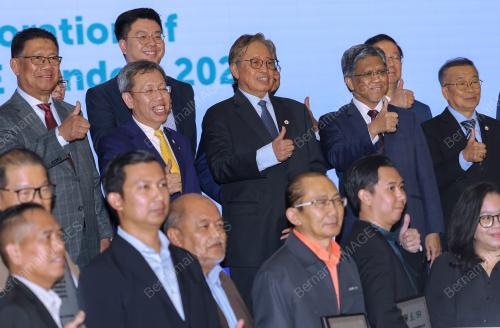 TAN SRI ABANG JOHARI TUN OPENG