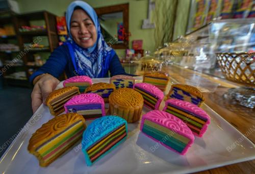 SK01_01082019_KUIH_BULAN