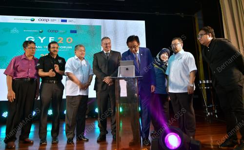 DATUK ABDUL KARIM RAHMAN HAMZAH