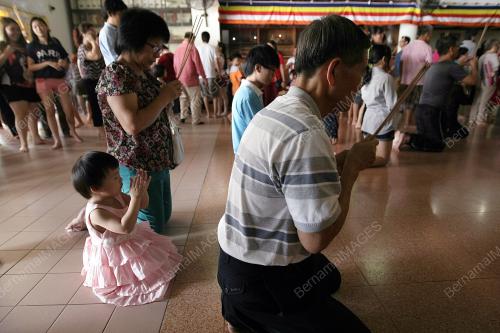 SK01_03052015_HARI_WESAK