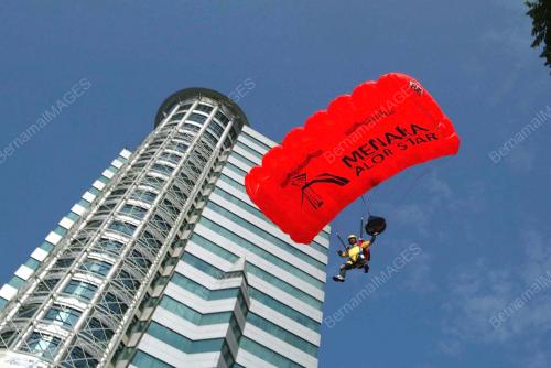 TERJUNAN ANTARABANGSA MENARA KL08