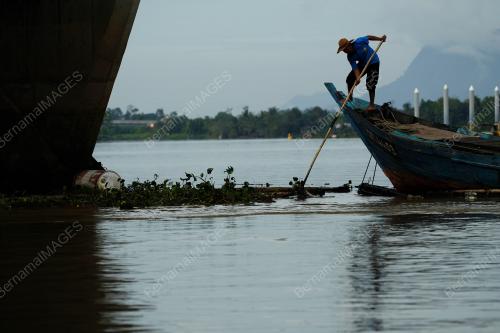 SK01_04012018_SUNGAI_SAMPAH