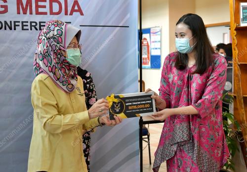 DATUK SERI FATIMAH ABDULLAH