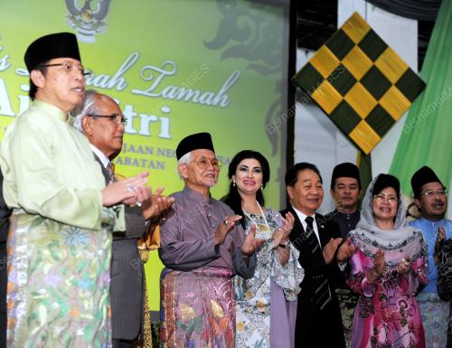 SK01_04092013_RAYA