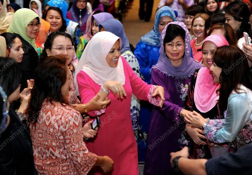 SK01_05022013_WANITA