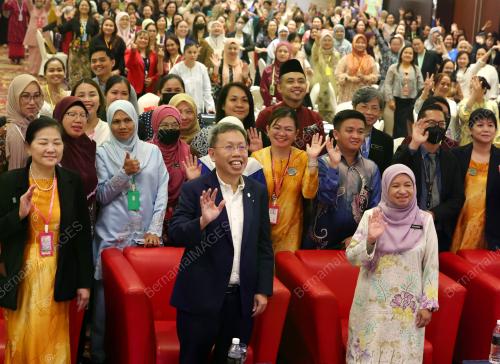 DATUK SERI DR SIM KUI HIAN