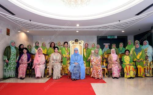 RAJA PERMAISURI AGONG TUNKU HAJAH AZIZAH AMINAH MAIMUNAH ISKANDARIAH