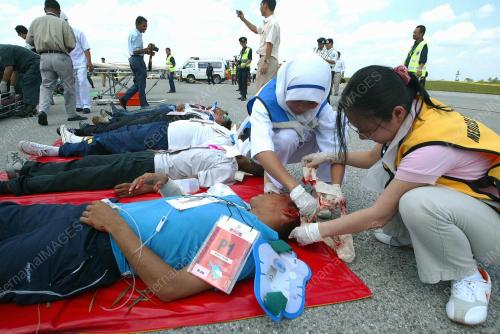 LATIHAN PESAWAT TERHEMPAS