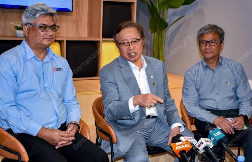 TAN SRI ABANG JOHARI TUN OPENG