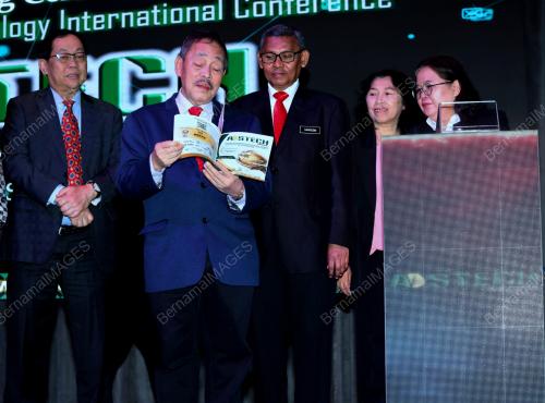 DATUK SERI ROLAND SAGAH WEE INN