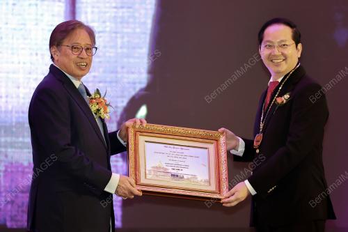 TAN SRI ABANG JOHARI TUN OPENG