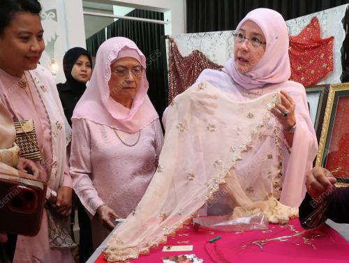 RAJA PERMAISURI AGONG TUANKU AZIZAH AMINAH MAIMUNAH