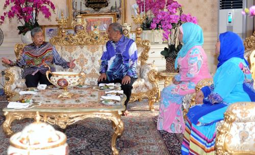 SK01_07082015_KUNJUNGAN_RAYA