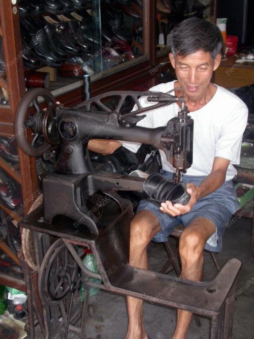 KASUT BUATAN TANGAN