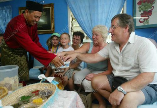 RAYA_PELANCONG