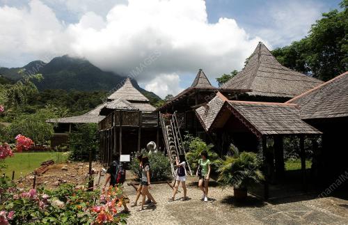 KAMPUNG BUDAYA SARAWAK