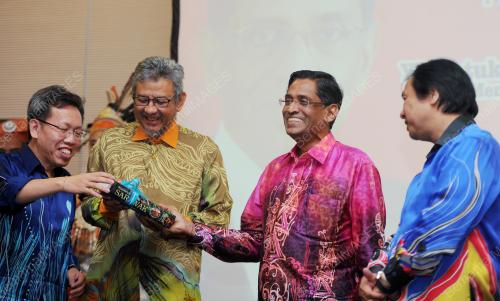 SK01_08122016_HARI_AIDS