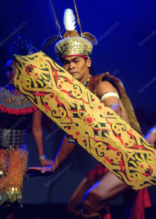 PERTANDINGAN TARIAN ETNIK