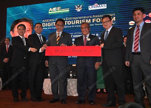 SK01_09032018_DIGITAL_PELANCONGAN_BN201803081232