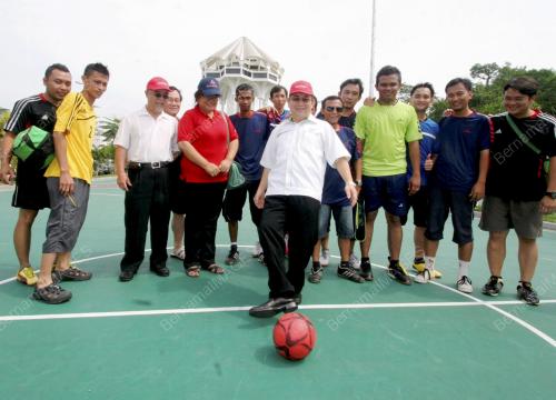 DATUK SERI DOUGLAS UNGGAH