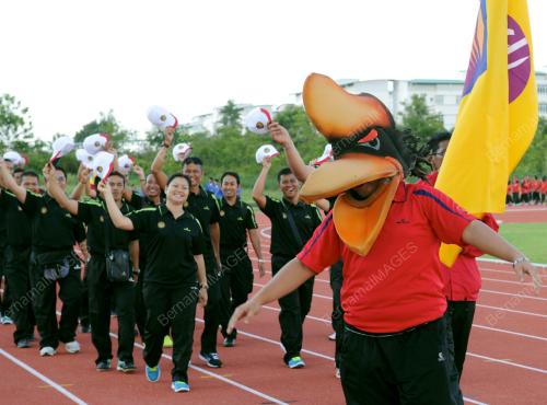 MASKOT BURUNG KENYALANG
