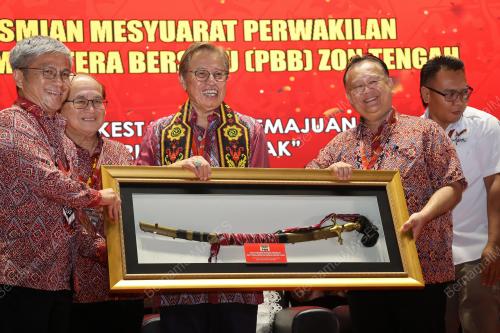 TAN SRI ABANG JOHARI TUN OPENG