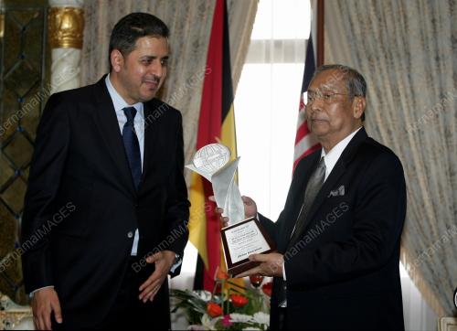 SK01_11062014_ADENAN